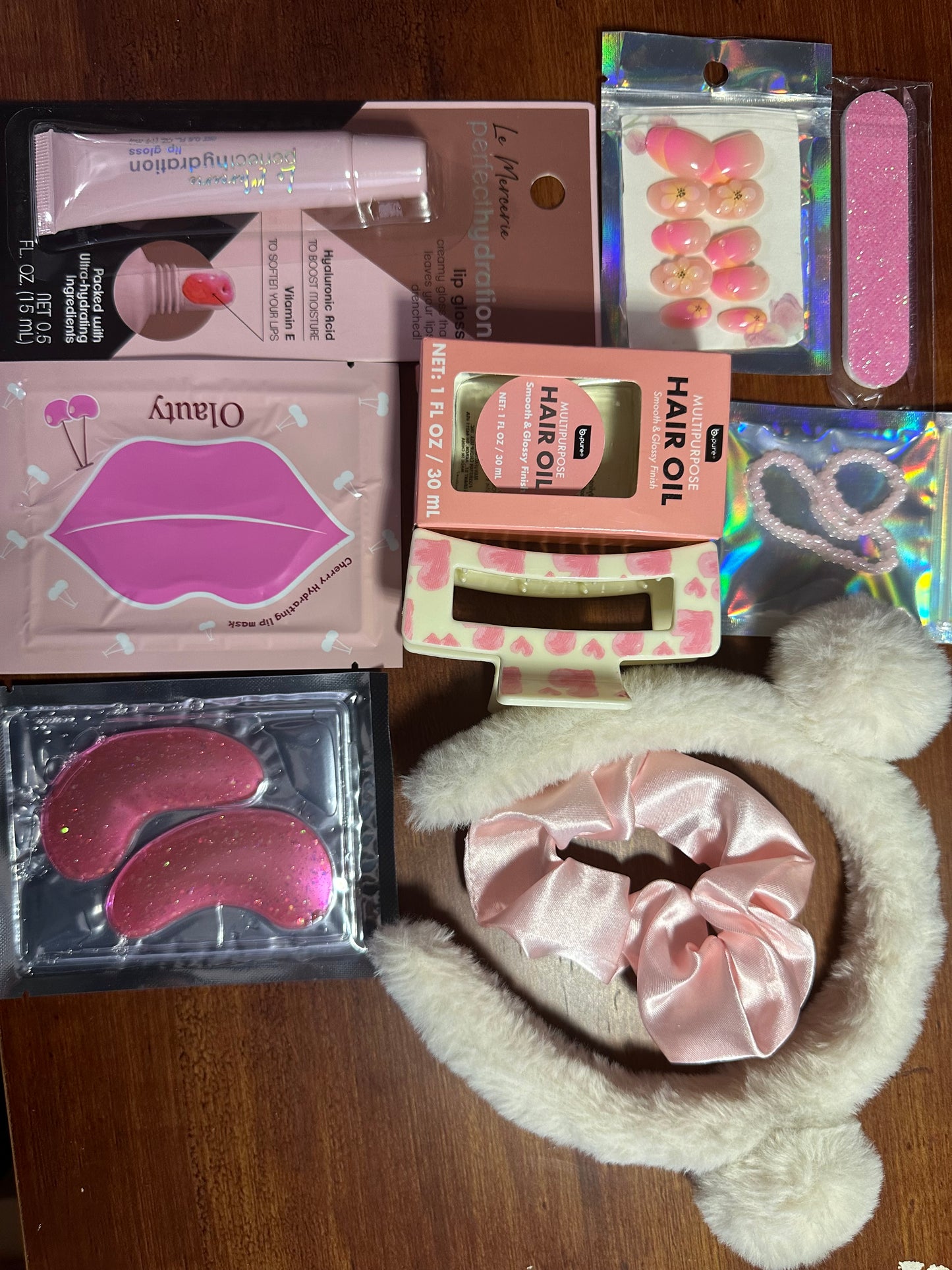 Christmas Self-Care Gift Box – Winter Mug, Lip Gloss, Eye Pads, Hair Oil & Cozy Accessories | Holiday Gift for Her